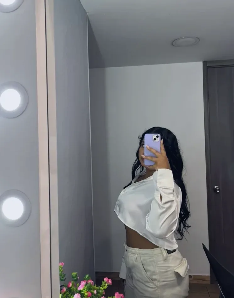 Bouchra, 22