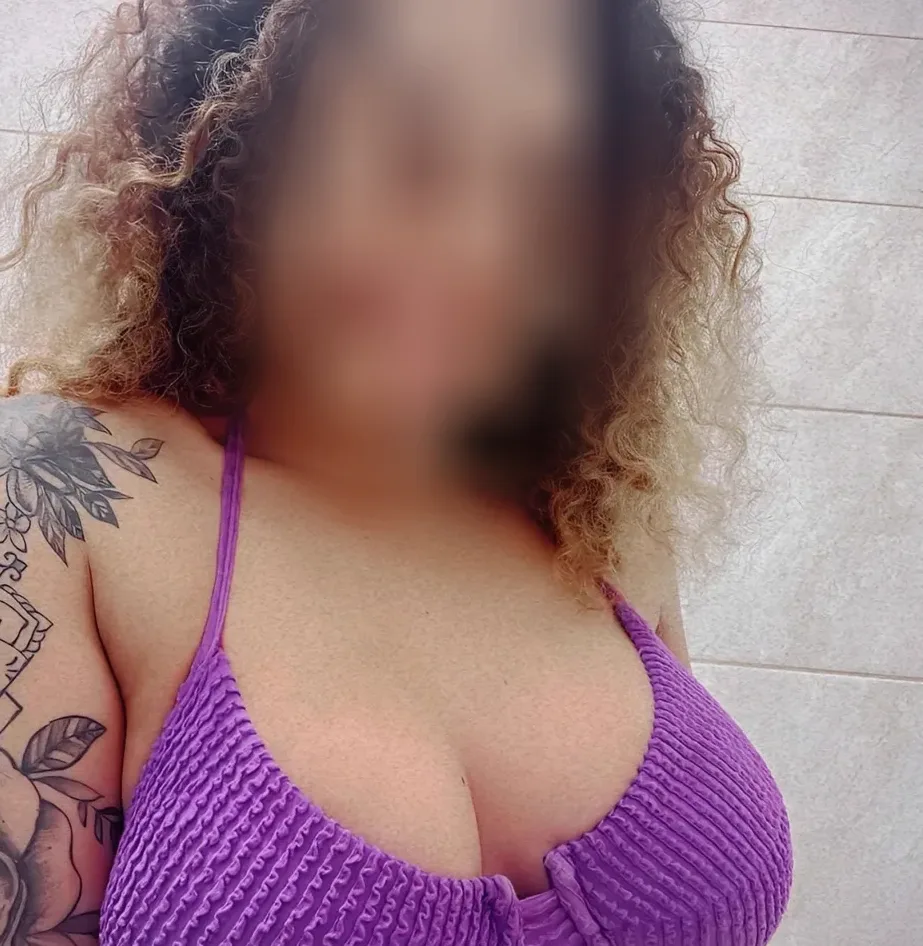 Fleur, 32