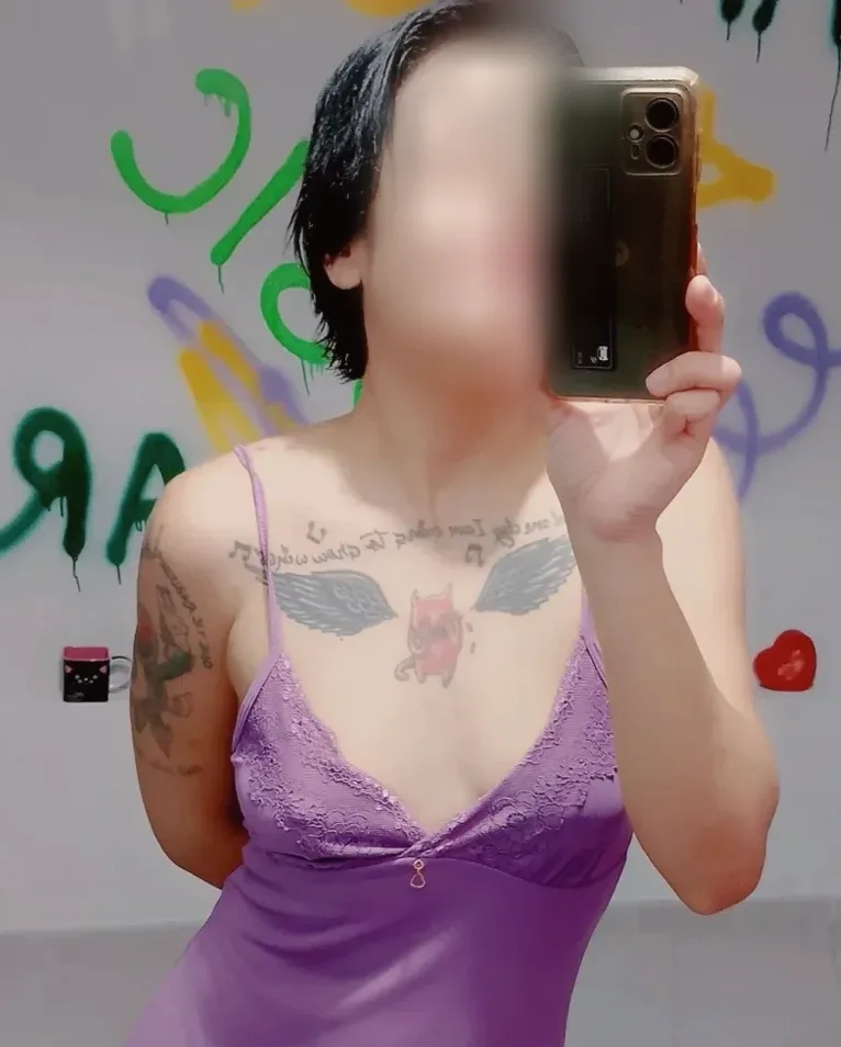 Lauren, 21