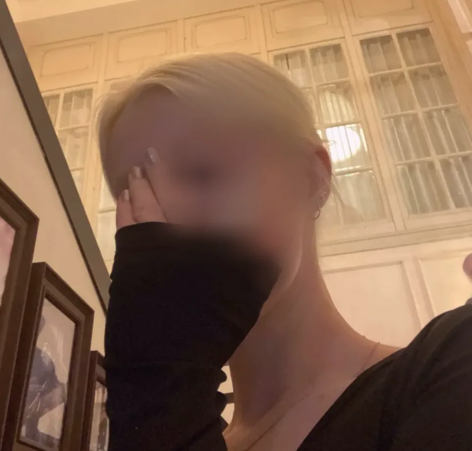 Nathalie, 24