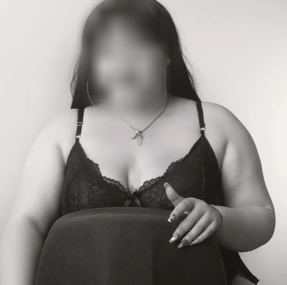 Nour, 26