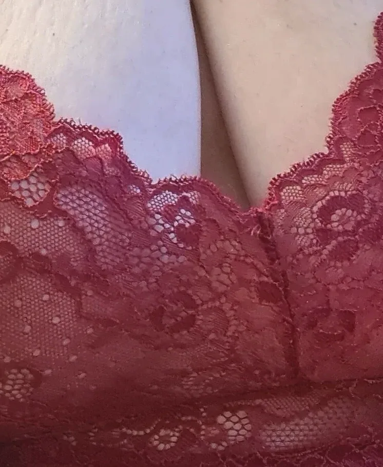 Rania, 32